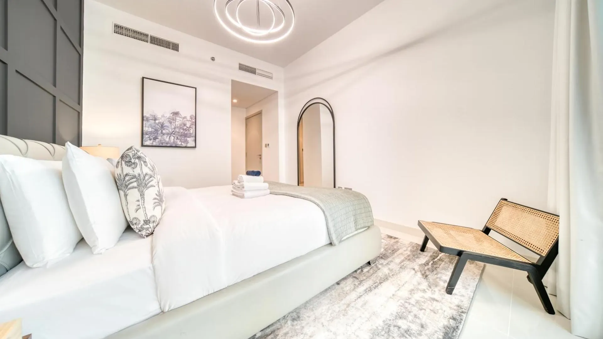Chic 2Br With Iconic Dubai Eye And Palm Views Apartamento Emirados Árabes Unidos