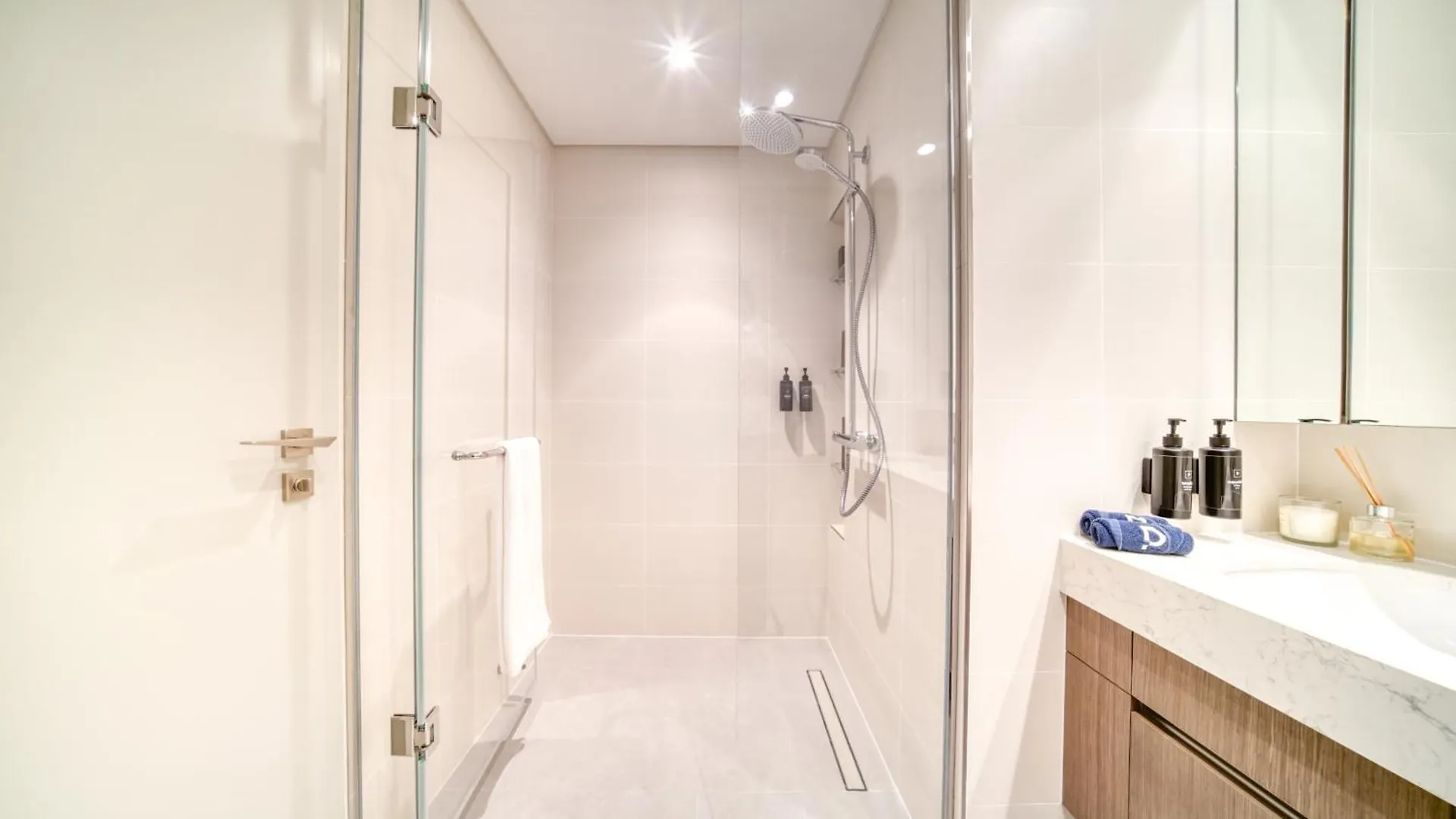Chic 2Br With Iconic Dubai Eye And Palm Views Apartamento 0*,  Emirados Árabes Unidos