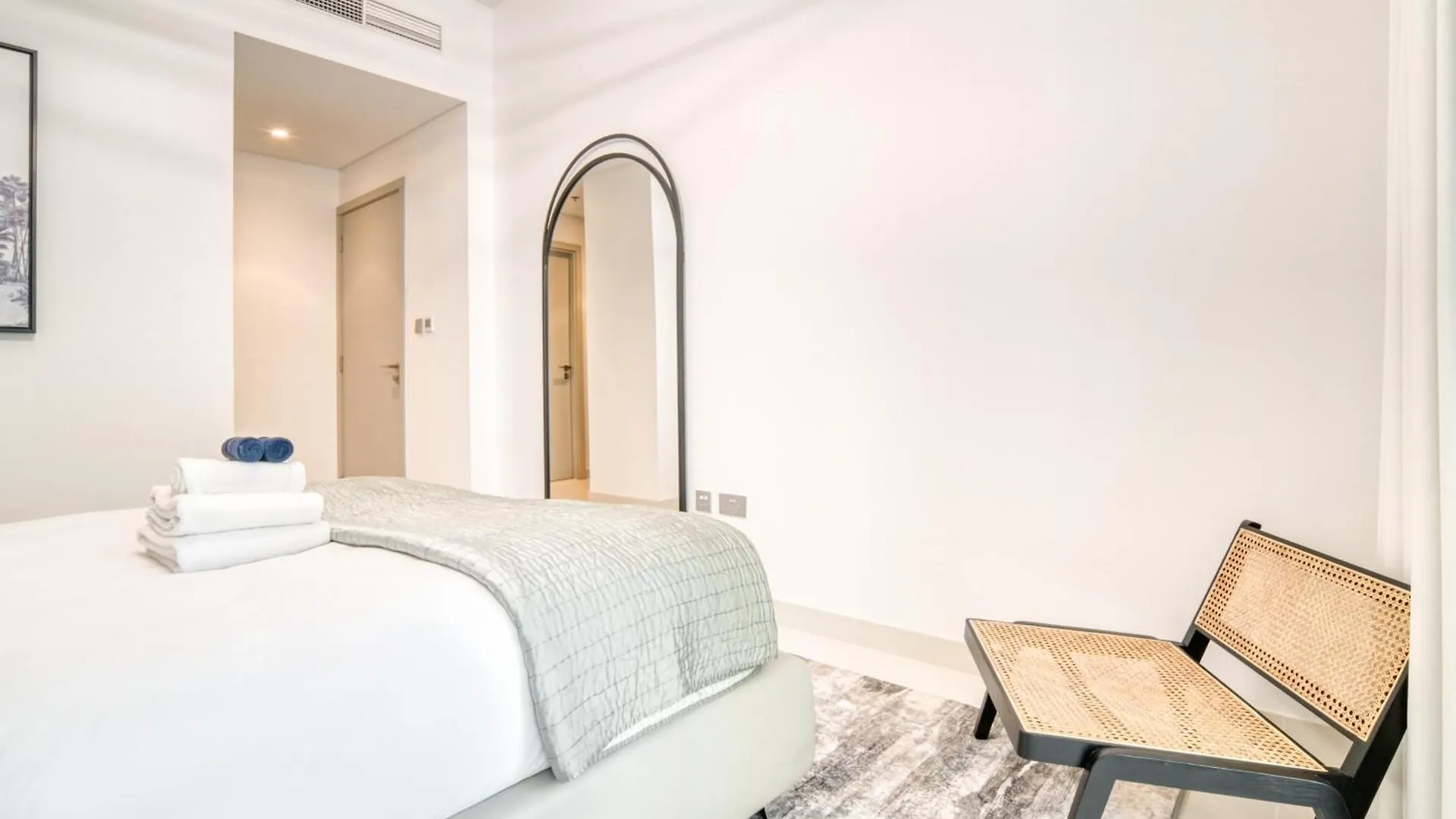Chic 2Br With Iconic Dubai Eye And Palm Views Apartment