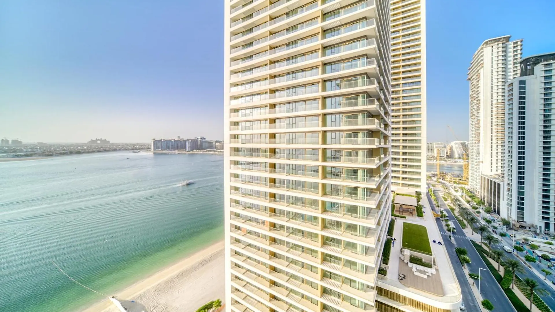 Chic 2Br With Iconic Dubai Eye And Palm Views Apartment