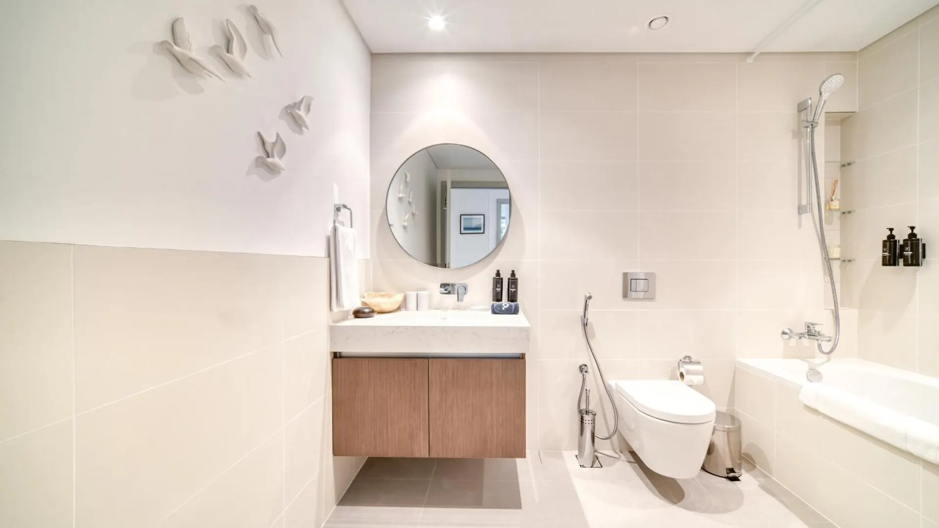 Chic 2Br With Iconic Dubai Eye And Palm Views Apartment