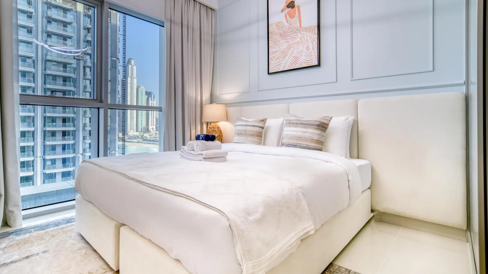 Chic 2Br With Iconic Dubai Eye And Palm Views Apartment