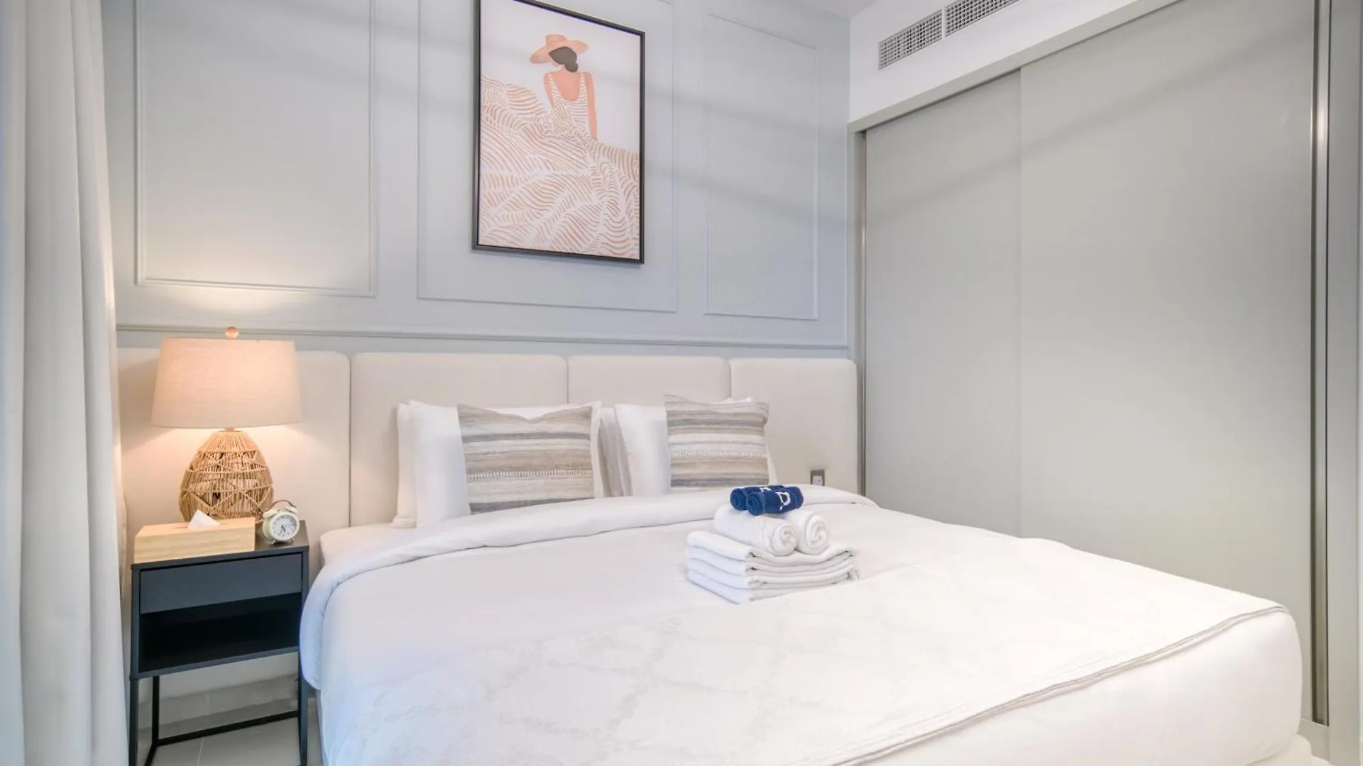 Chic 2Br With Iconic Dubai Eye And Palm Views Apartment