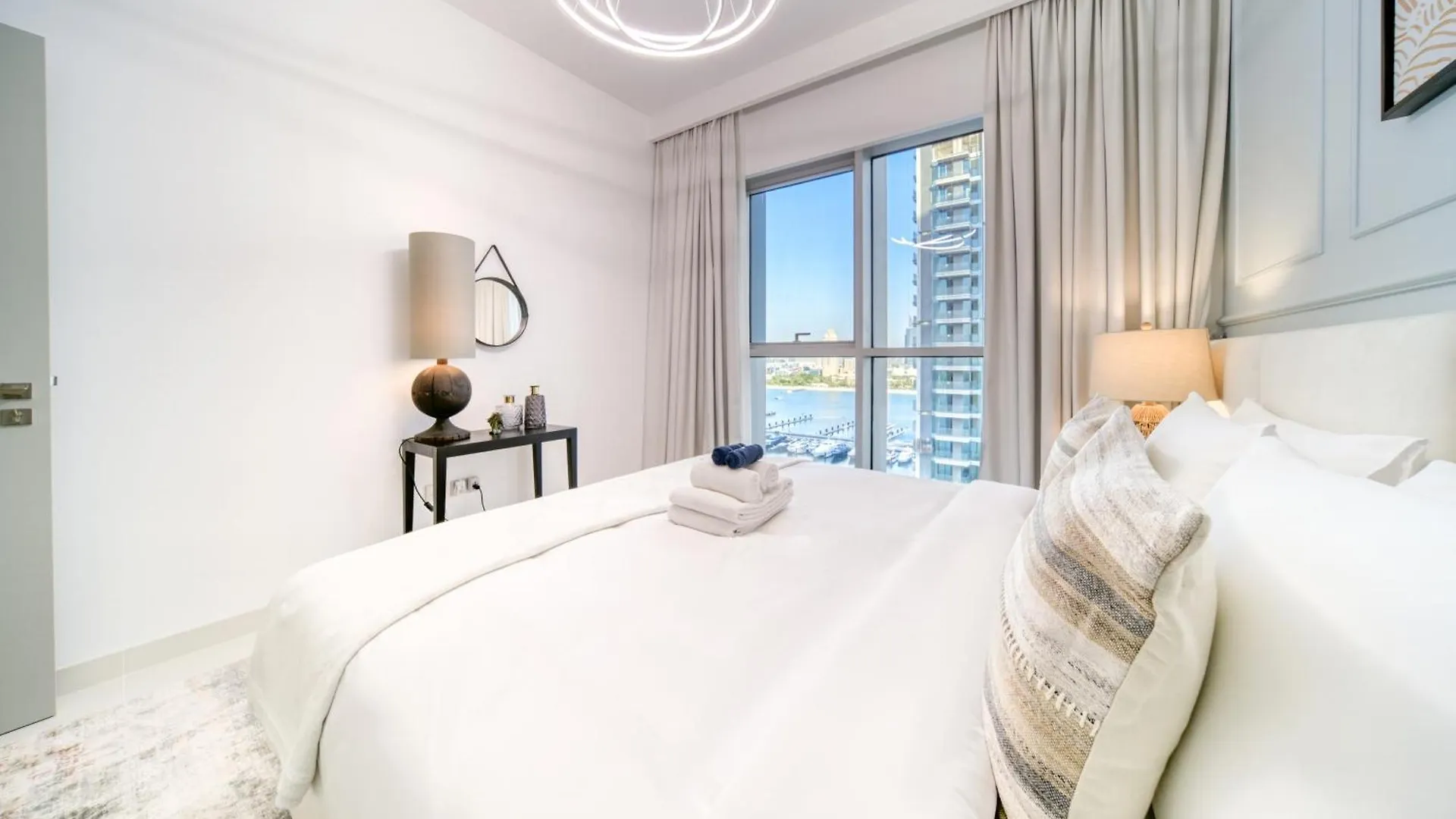 Chic 2Br With Iconic Dubai Eye And Palm Views Apartment