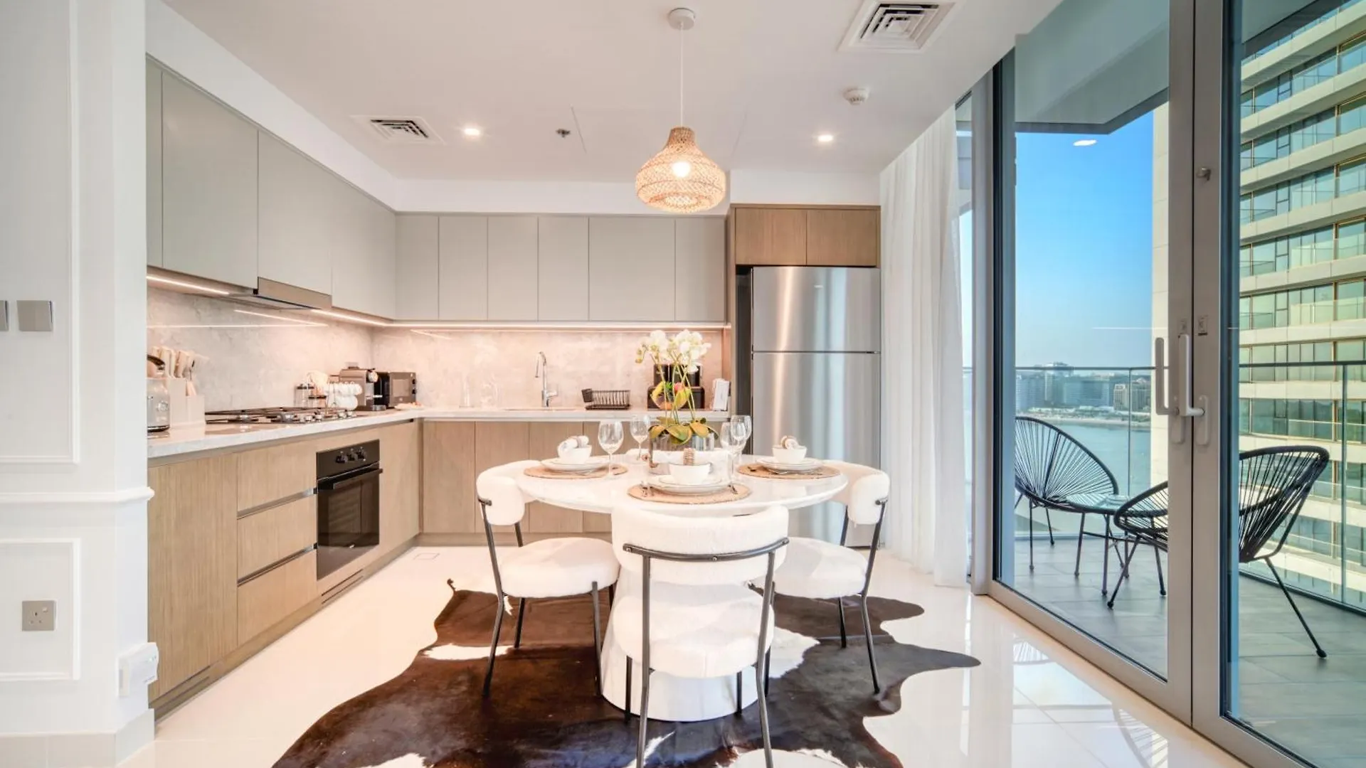 Chic 2Br With Iconic Dubai Eye And Palm Views Apartment